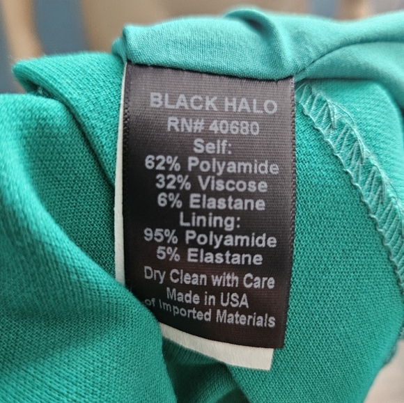 Black Halo Arden Off The Shoulder Dress - Picture 5 of 8